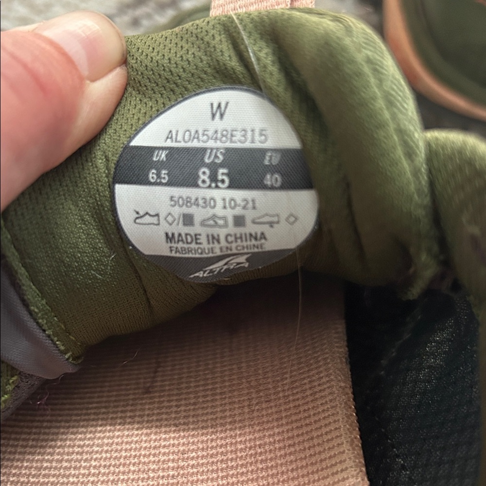 Altras - Picture 4 of 5